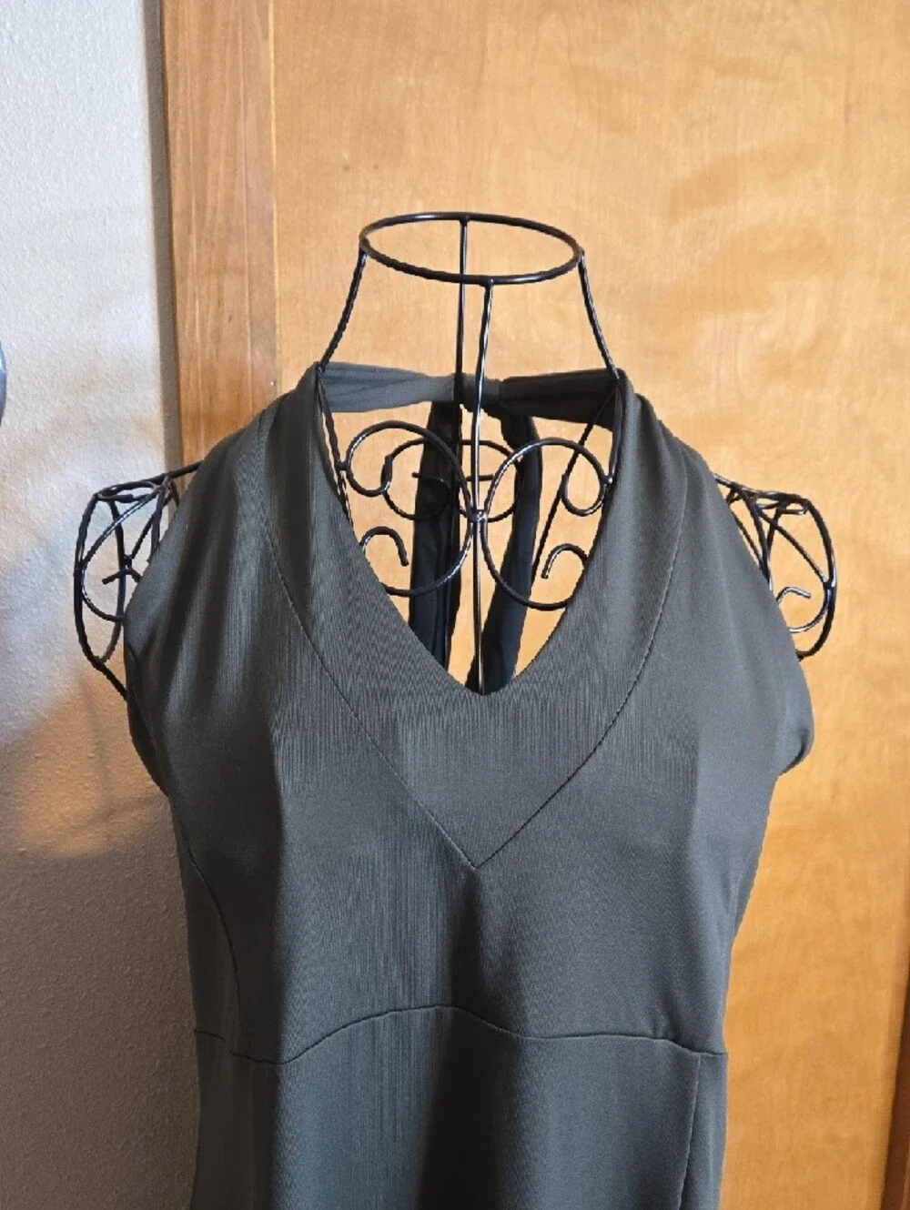 Patagonia Olive Green Sleeveless Halter V-Neck Midi Dress - Picture 3 of 8